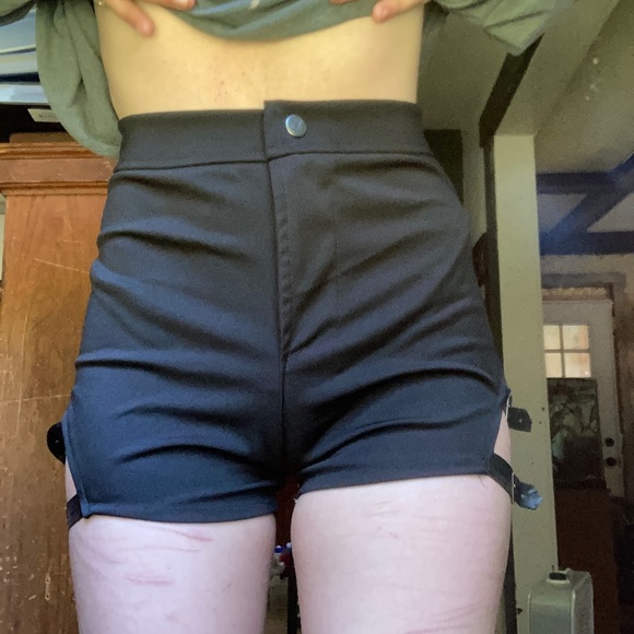 Dollskill strappy shorts😍 - Picture 3 of 6